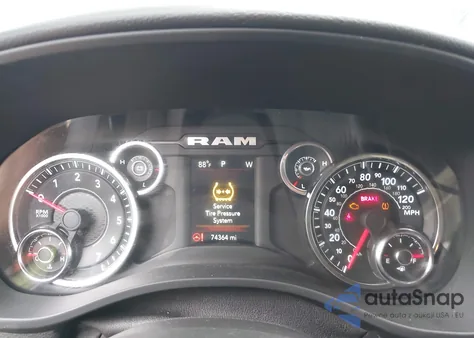 2021 Ram 1500 Big Horn 4X4 5'7 Box z USA, uszkodzony, nr VIN 1C6SRFFT6MN646291